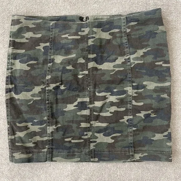 Free People Skirt Womens 8 Green Camo Zip Back Short Stretch Casual Mini - Picture 1 of 7